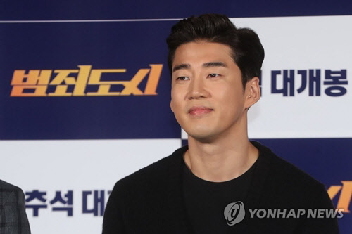 배우 윤계상이 지난 8월 30일 오전 서울 중구 메가박스 동대문에서 열린 영화 '범죄도시' 제작보고회에 참석하고 있다. <연합뉴스>